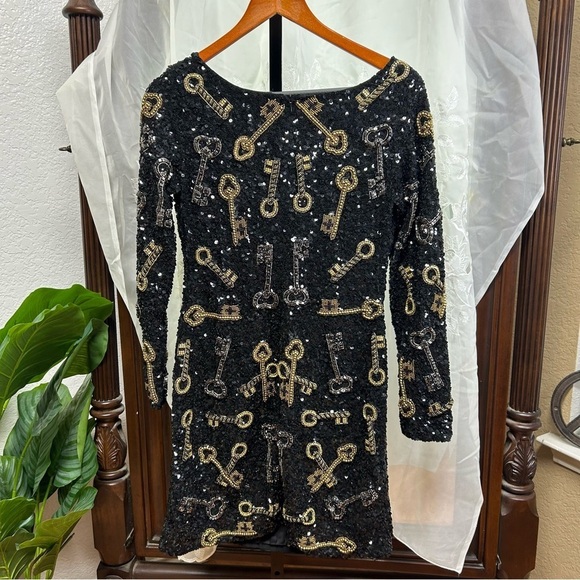 Silk Sequin black dress with key embellishments all over size medium new - Picture 9 of 9
